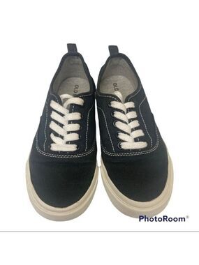 Old Navy Kids Black and White Tennis Shoes Size 13